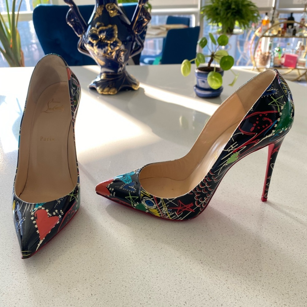 CHRISTIAN LOUBOUTIN. Patent leather Pumps size 40